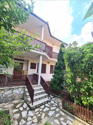 Na prodaju porodična kuća površine 281m2- Zvezdara
