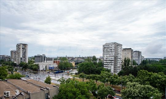Petosoban stan nadomak Dunava i Starog Merkatora