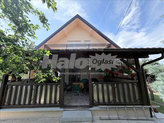 Pinosava (Avala)-Kuća 155 m²,plac 6 ari
