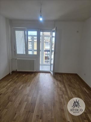Prodaje se renoviran jednoiposoban stan na Keju – 