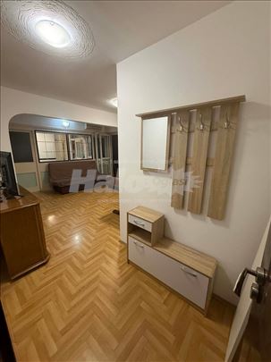 Četvorosoban stan sa terasom u Zemunu
