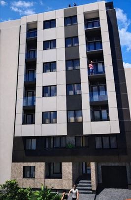 Crveni krst-lux stan 59,5m2+terasa 35m2
