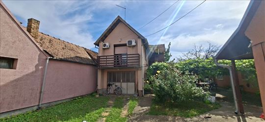 Dve stambene jedinice na jednom placu u Inđiji
