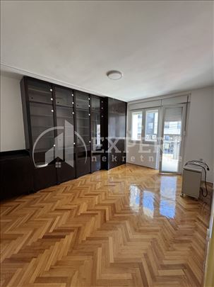 Izdaje se stan na prvom spratu, Crveni pevac, 62m2