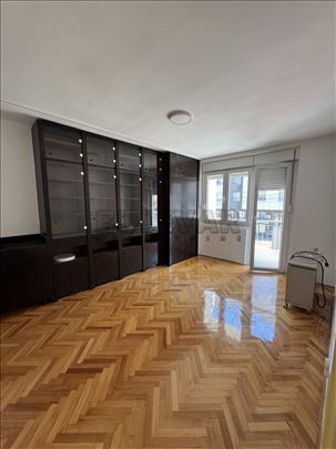 Izdaje se stan na prvom spratu, Crveni pevac, 62m2