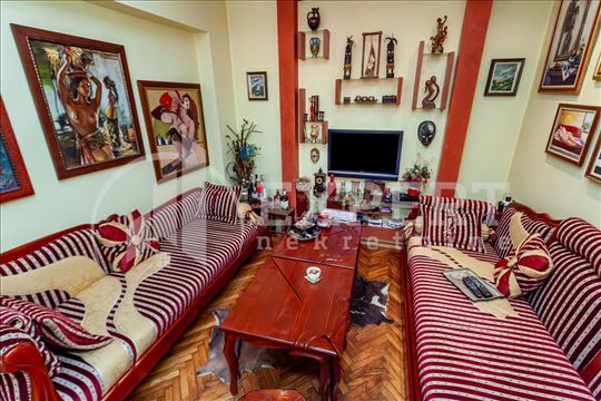 Lux stan 73m2, 1.sprat, strogi centar - kod Kalče