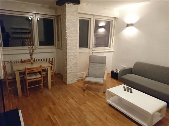 Novi Beograd , blok 37, 2.5 soban renoviran stan