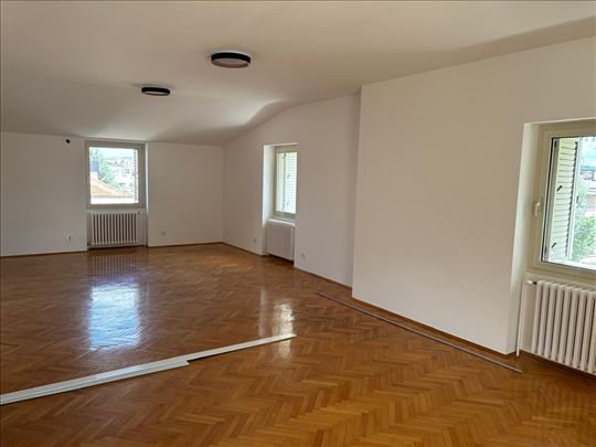 Renoviran stan za pp + 2 parking mesta