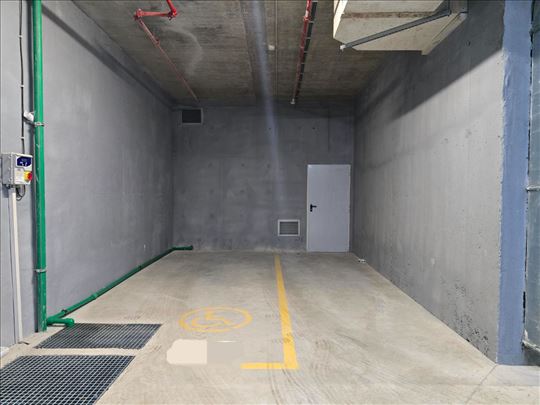Invalidsko mesto 16m2 sa opcijom kupovine ostave