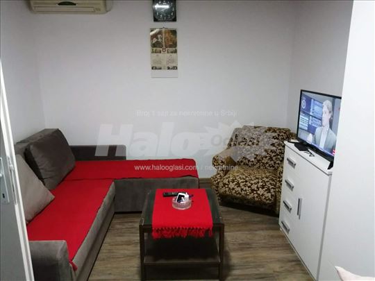 Dvosoban stan u Cara Dušana ,Zemun od lzdajem