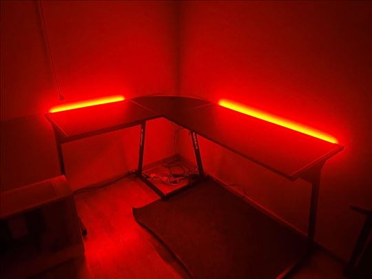 Huzaro Hero 6 RGB ugaoni Gaming sto crne boje