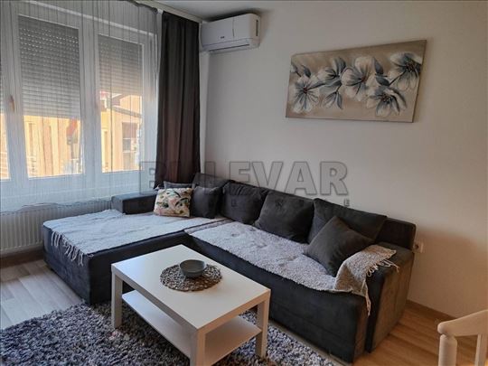 Izdaje se odličan stan kod Pravnog fakulteta, 40m2