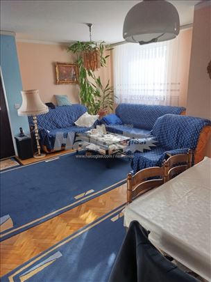 Trosoban stan u Novom gradskom centru - Bor