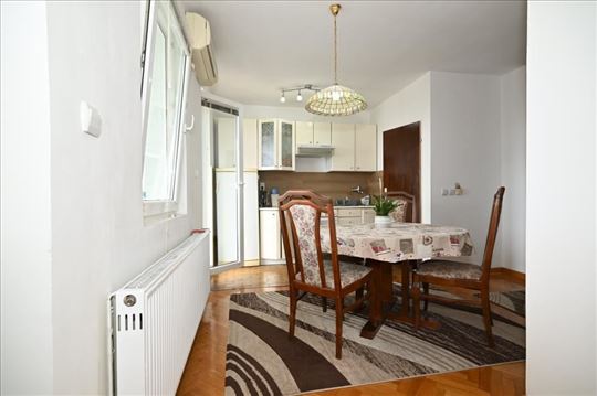 Dedinje, 63m² + 8m² terasa • Parking • Pogled na H