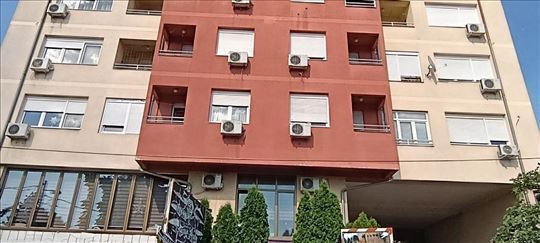 ODLIČAN, namešten, 1.5, 34m2, lođa, novija zgrada
