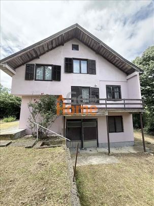 Prodaja vikend kuće sa 10 ari placa