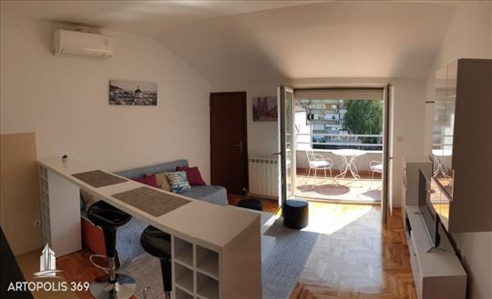 Renoviran, kompletno namešten, investicija ID#1327