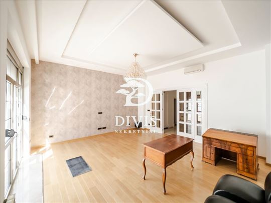 Renovirana kuća za izdavanje, 450m2