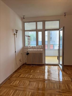 Konjarnik, uknjižen, odmah useljiv ID#3444