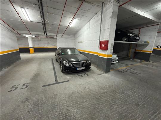 Parking mesto u garaži, Krfska, Zvezdara