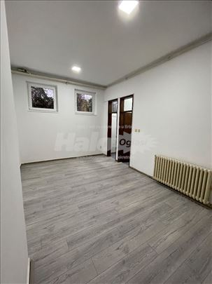 Renoviran lokal, odlična lokacija na Bogosloviji