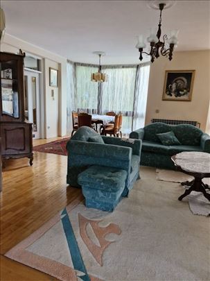 110m2 za 650 evra u Emila Zole