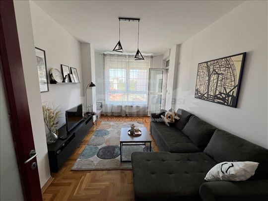 Crveni Krst, dvoiposoban stan, 60 m²