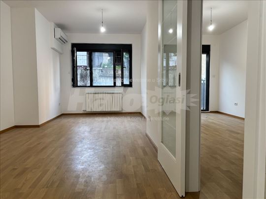 Dvostran sa dve spavaće sobe i dva mokra čvora