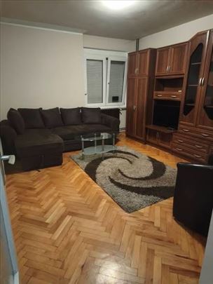 Izdaje se jednosoban stan u Lepoj Breni
