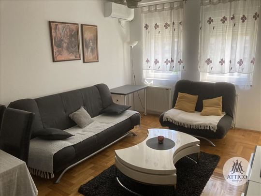 Izdaje se komforan trosoban stan na Novoj Detelina