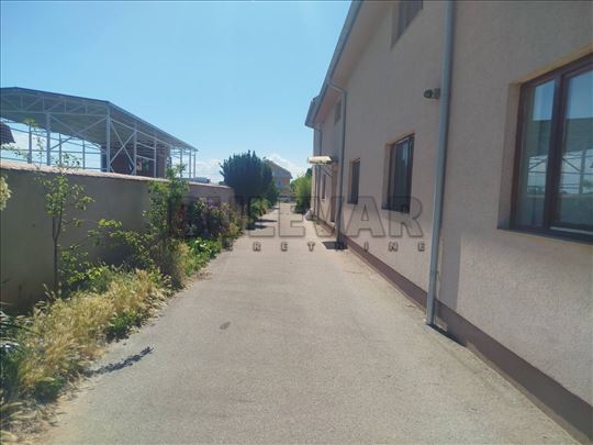 Izdaje se poslovni prostor u Leskovcu, 650m2
