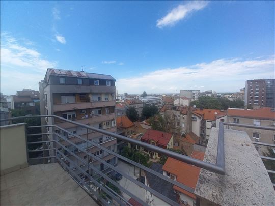 Na prodaji šestosoban stan na Vračaru