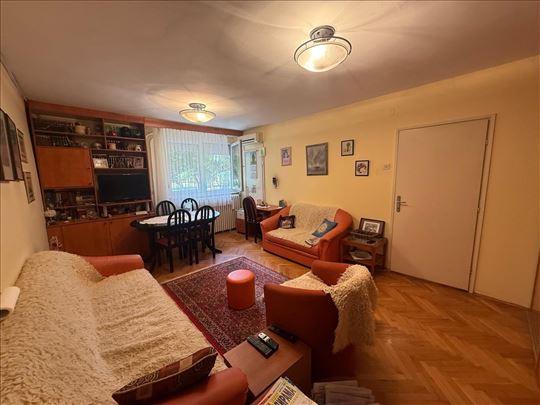 Novi Beograd, Pariske komune 45m2