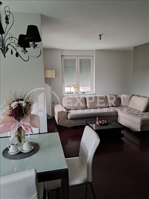 Trosoban stan 70m² sa liftom kod keja i Gimnazije