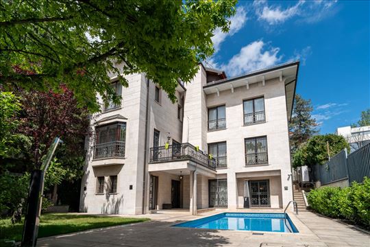 Luksuzna vila 750m2| Dedinje | Bazen