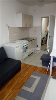 Izdaje se garsonjera 24m2 sa tersaom - Zemun Ohrid