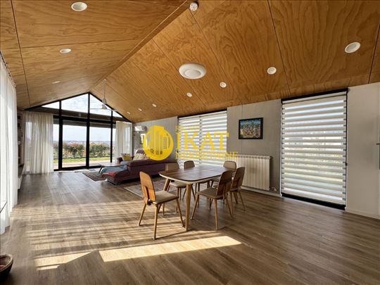 Kosmajski vrtovi 153m2, lux sa dvorištem 10 ari