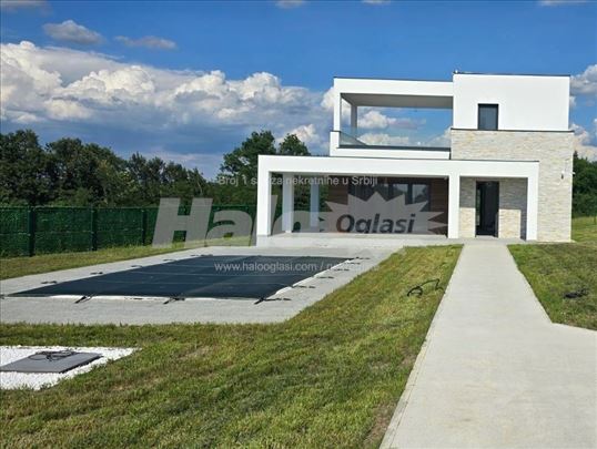  Luksuzna vila na Kosmaju – odmah useljiva