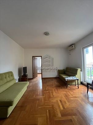 Odličan 1.5 stan, Vojvode Vlahovića