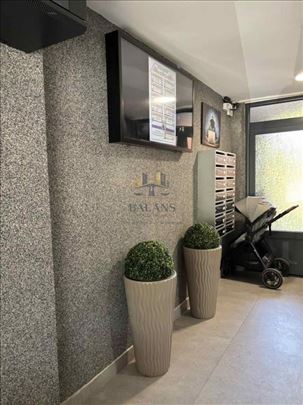 Odlicna prilika, uknjzen slobodna parking zona Bez