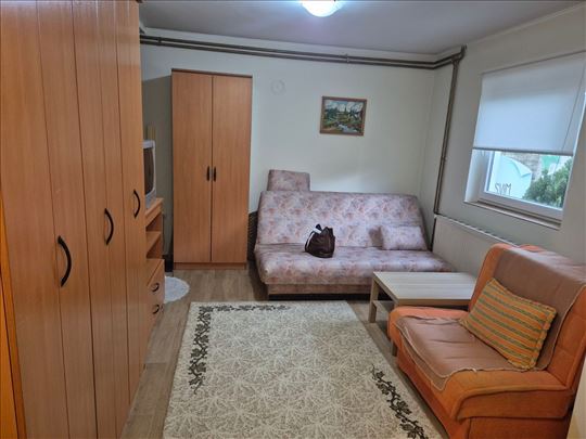 Opremljena, uknjižena garsonjera!