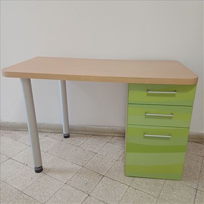 Radni sto za dečiju/studentsku sobu