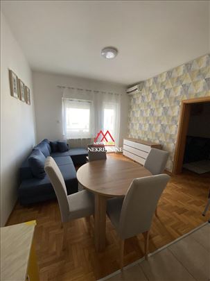 Renoviran jednoiposoban stan-39m2-Bulevar Evrope