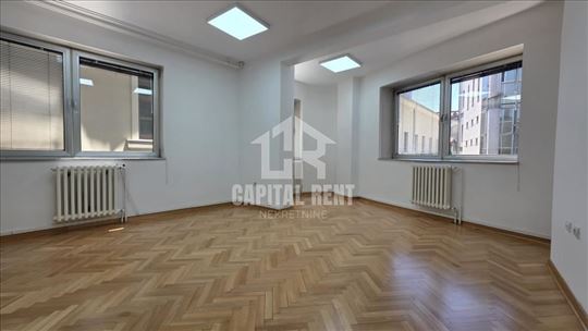 Strogi centar Beograda | 7 kancelarija | Lift, por