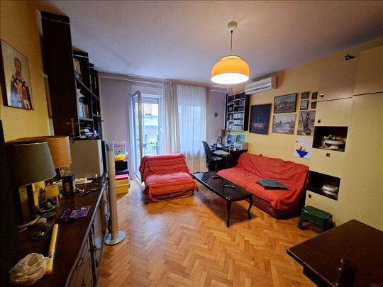Vračar,Molerova,odličan, 58m2 na 1 spratu