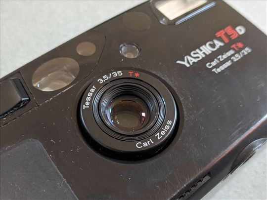 Yashica T5 D
