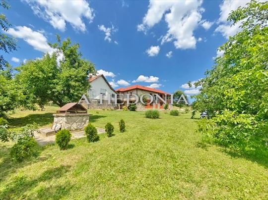 Aranđelovac, tri objekta na 100 ari placa