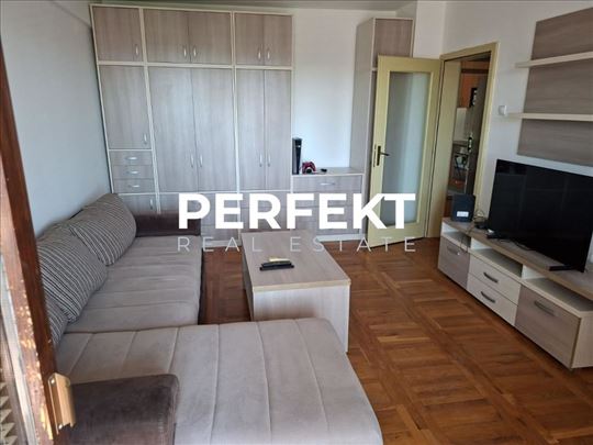 Centar, trosoban 79m2, cg, lift