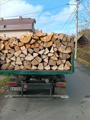 Drva za ogrev isecena i iscepana