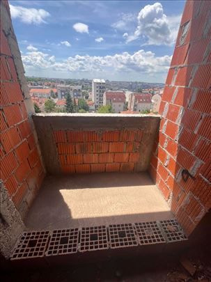 Jednoiposoban stan u izgradnji, uknjižen